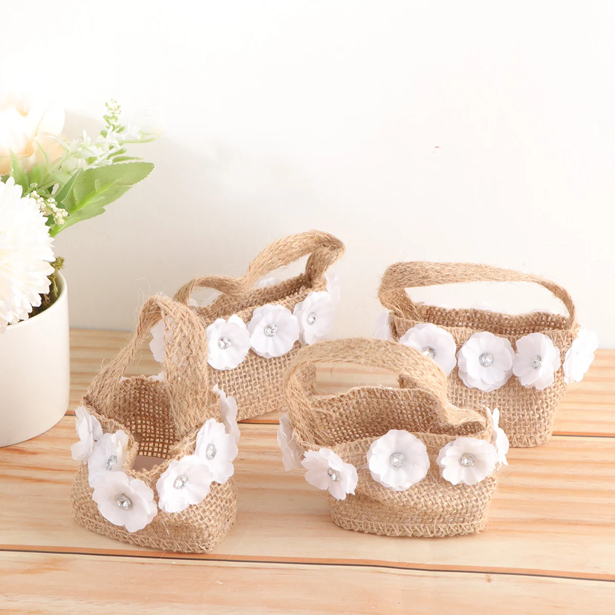 

4 Pcs Classic Candy Flowerpot Banquet Storage Bag Burlap Decorate Linen Bridesmaid Picnic basket