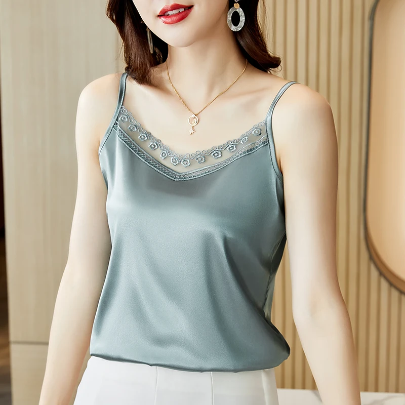 

2022 spring and autumn women clothes Korean fashion design crop tops wear sleeveless satin light gray tank top for women