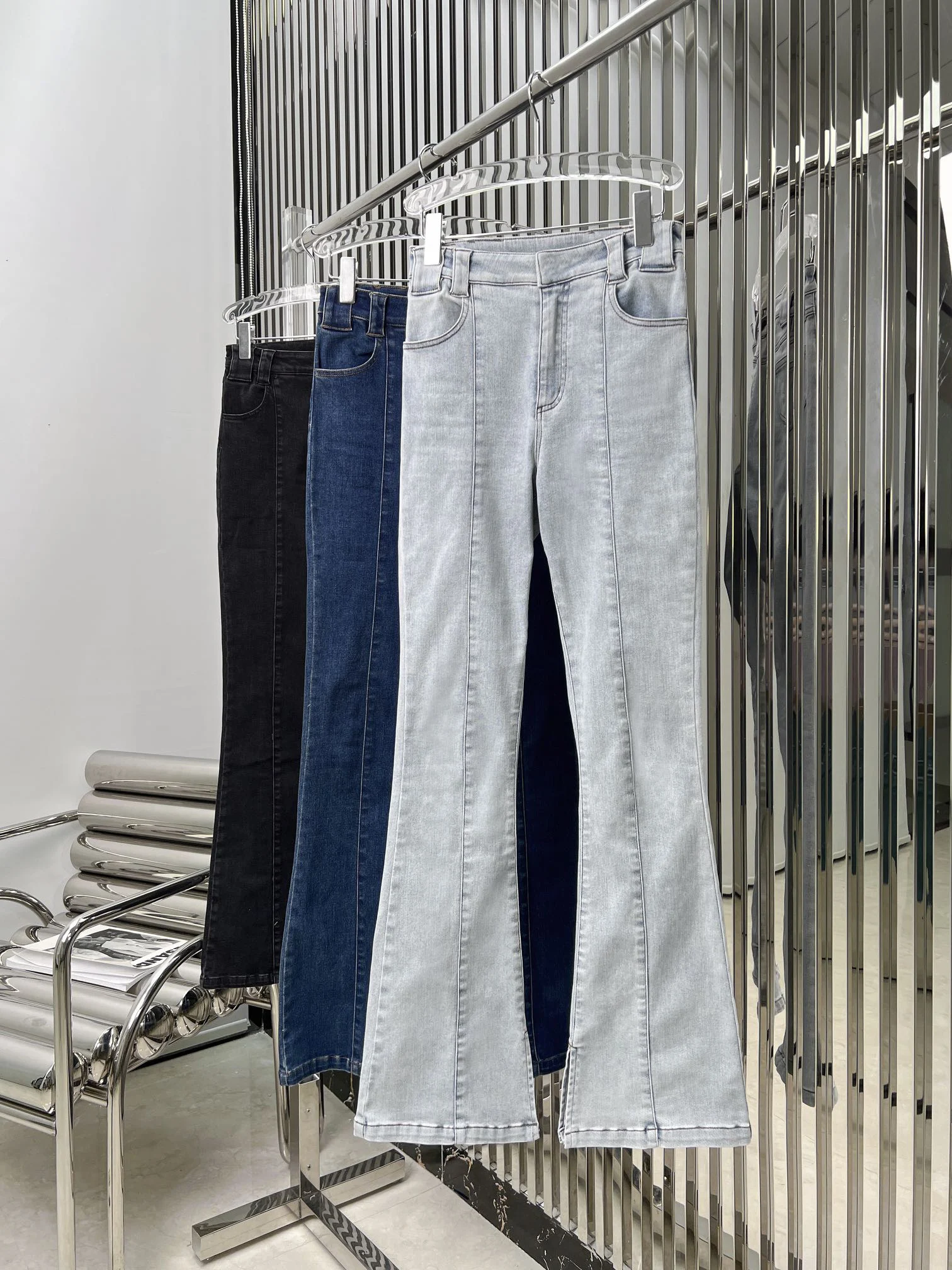 

High-waisted slim split denim flares, wearing elongated leg type straight tube micro version of the good control