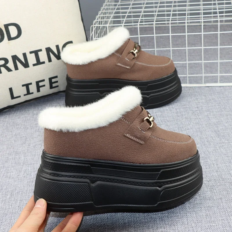 Женские зимние кроссовки без шнуровки на очень высоком каблуке 10 см