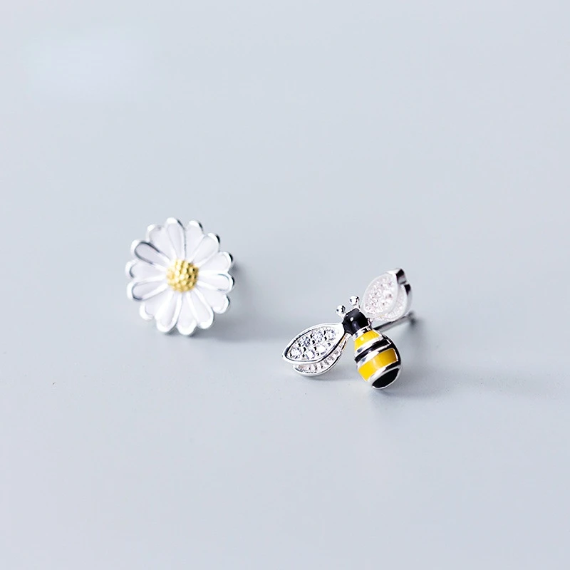 

Sunflower Cute Bee Asymmetrical Earrings for Women Sweet Temperament Ear Studs