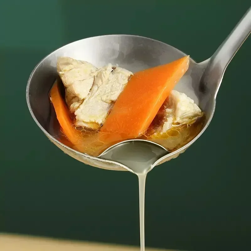 Кухонное сито и ситечко из нержавеющей стали для домашнего использования.