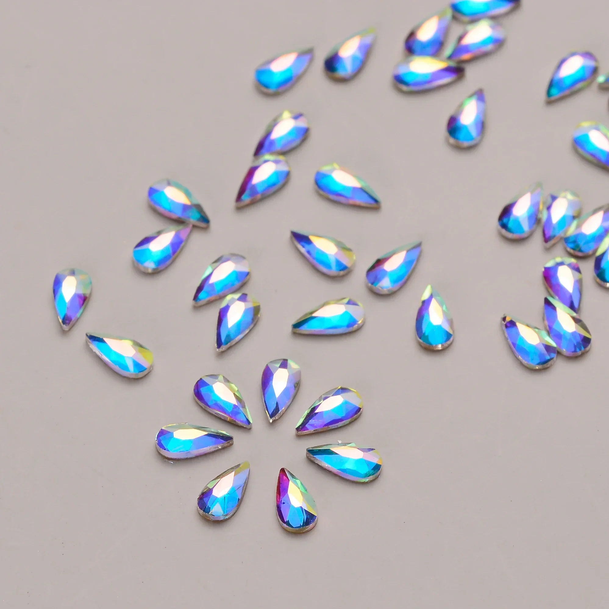 Кристаллы в форме капли дождя 3*6 мм 30 шт.