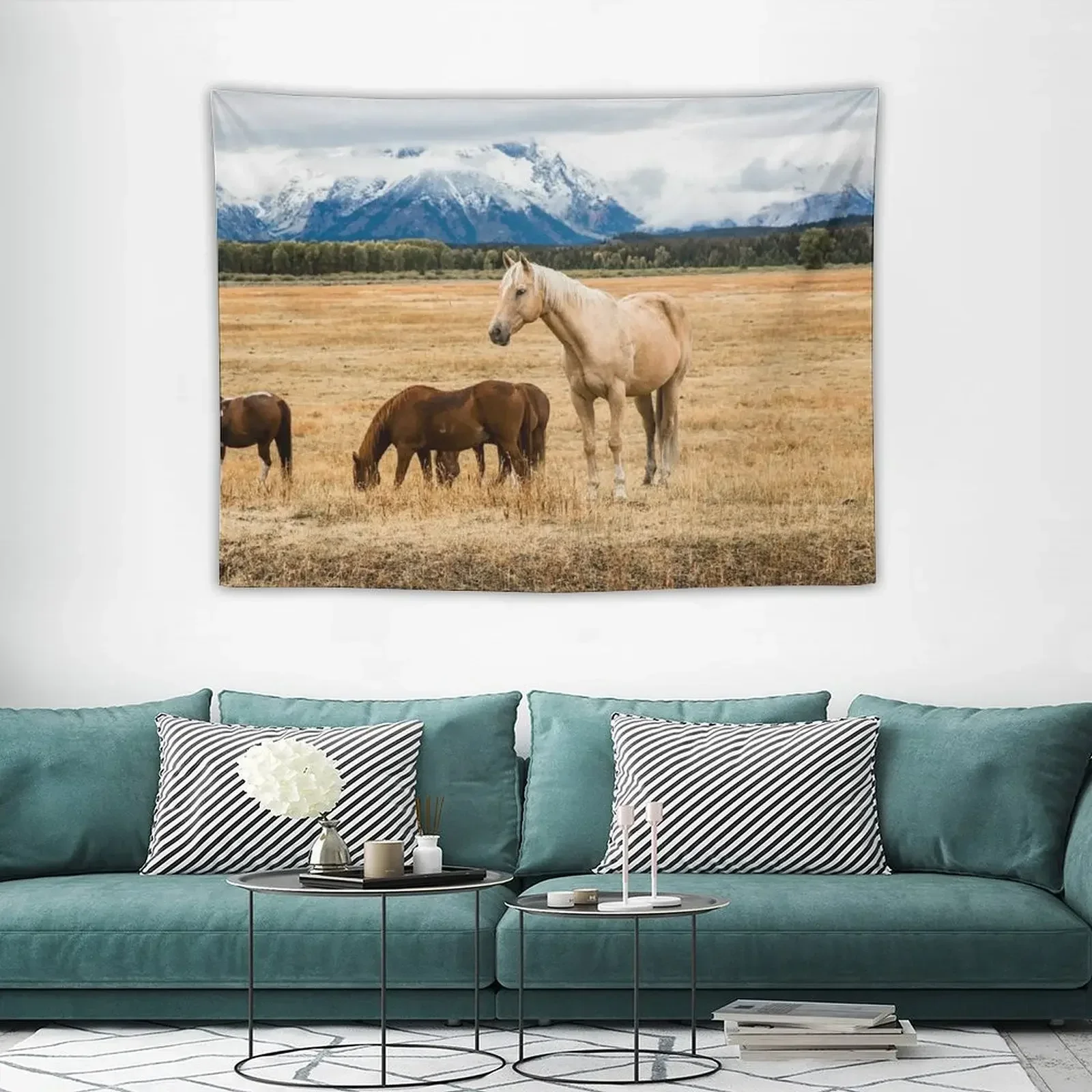 Горная лошадь - Лошадь Паломино на осень в национальном парке Гранд Тетона