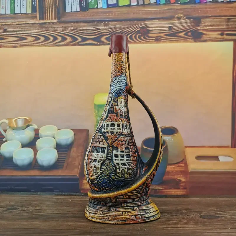 Грузинский глиняный горшок полусладкое красное вино украшенный керамикой