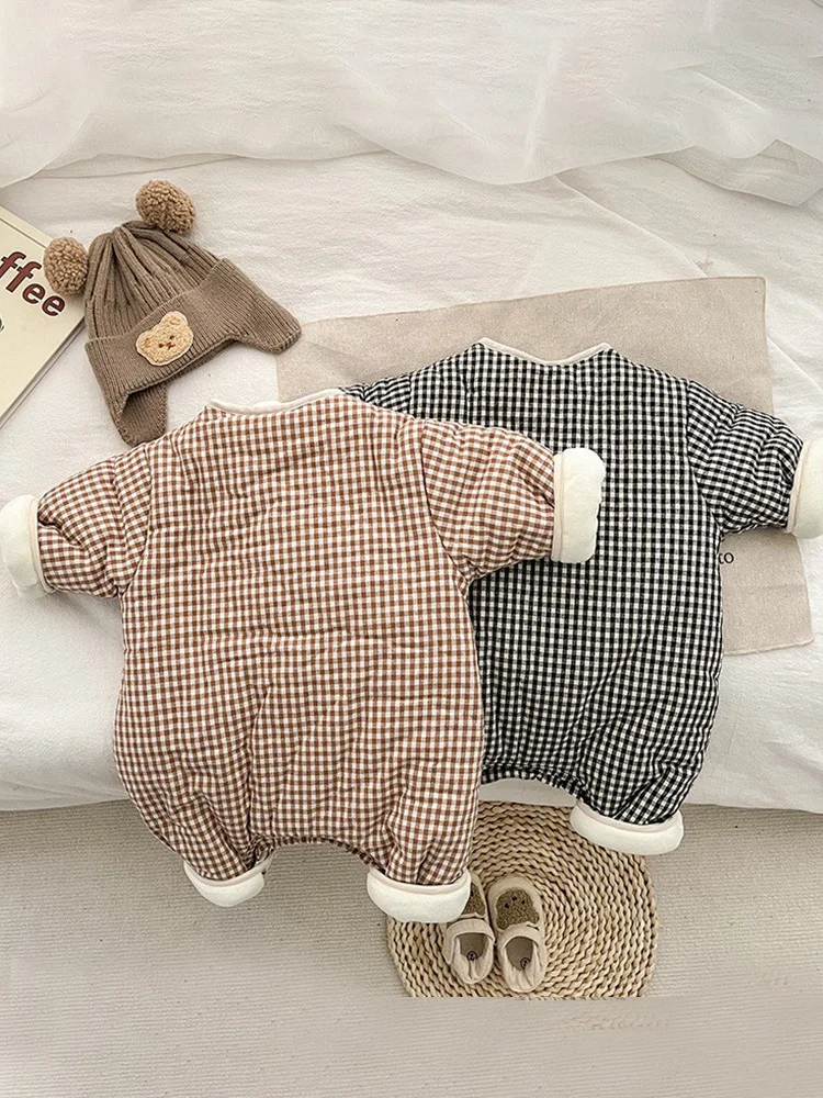 Рисунок 4 - Комбинезон зимний с длинным рукавом для новорожденных