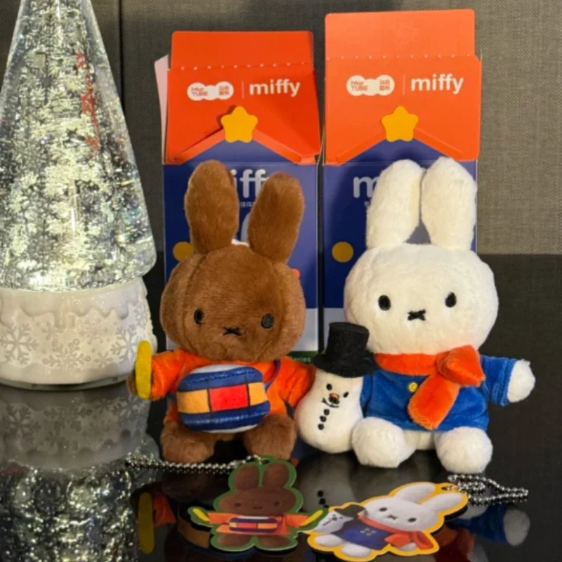 Фото В наличии 100% оригинальная зимняя коллекция Miffy, кулон, слепая коробка, фигурка, модель, настольное украшение, модные игрушки, коллекционный подарок №2