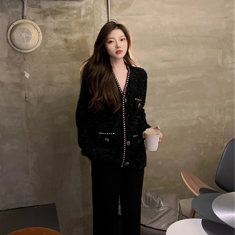 

2022 autumn and winter new casual fashion small fragrance style V-neck black bright silk knitted cardigan jacket women