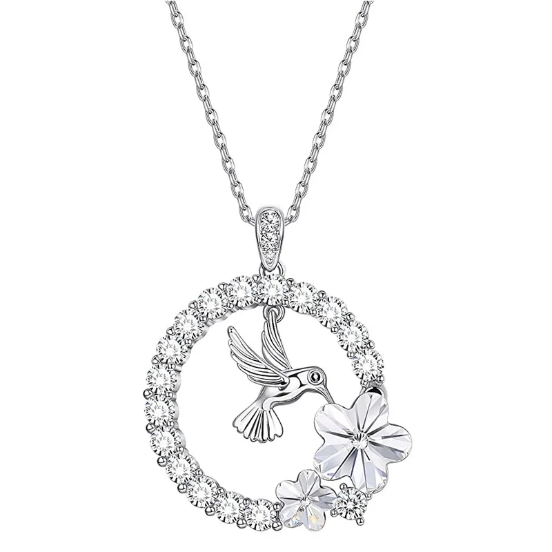 

Creative Women's Temperament Jewelry Cute Hummingbird Round Pendant Necklace Engraved Rose Silver Necklace Jewelry for Women