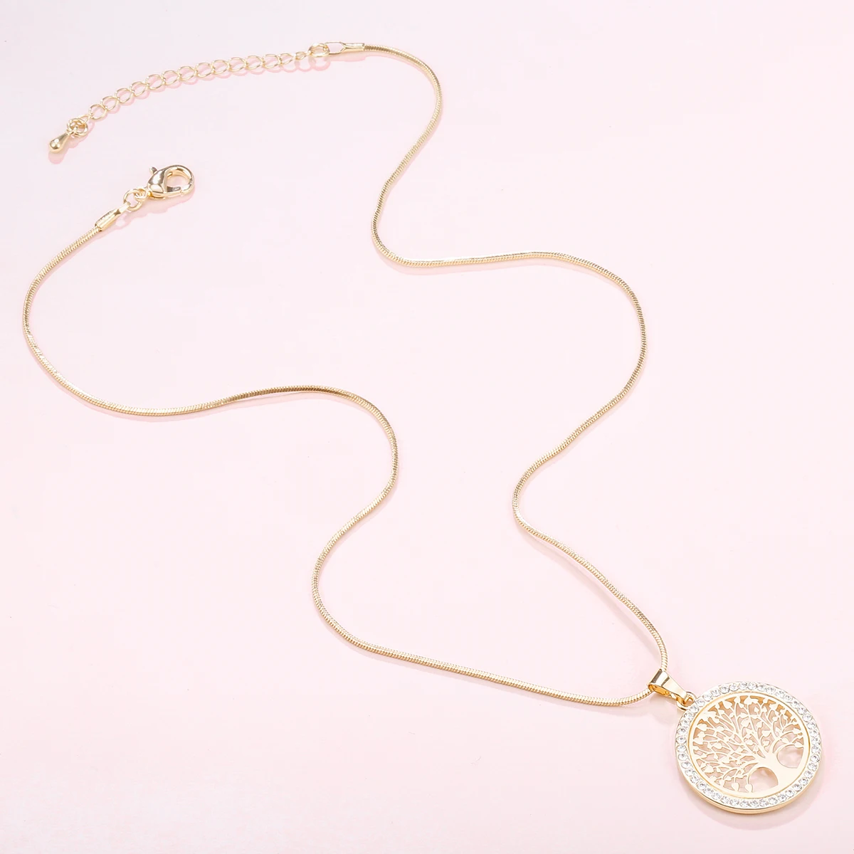 Женская цепочка с кулоном в виде дерева жизни кристаллами