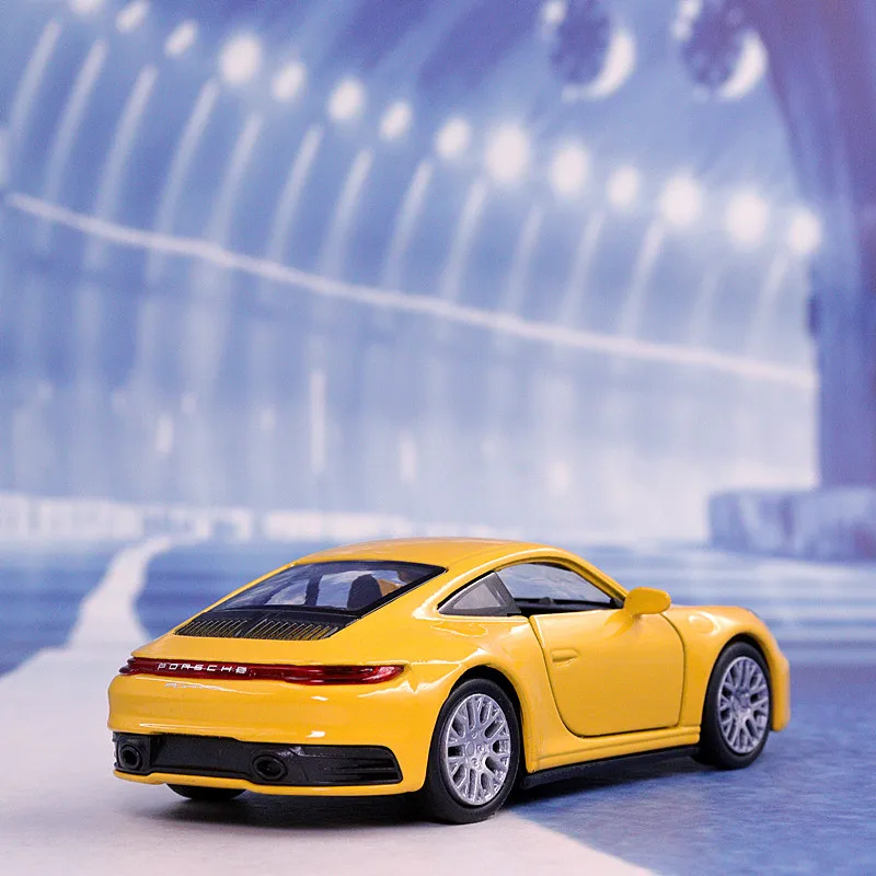 Модель автомобиля из металлического сплава в масштабе 1:36 Porsche 911 Carrera модель