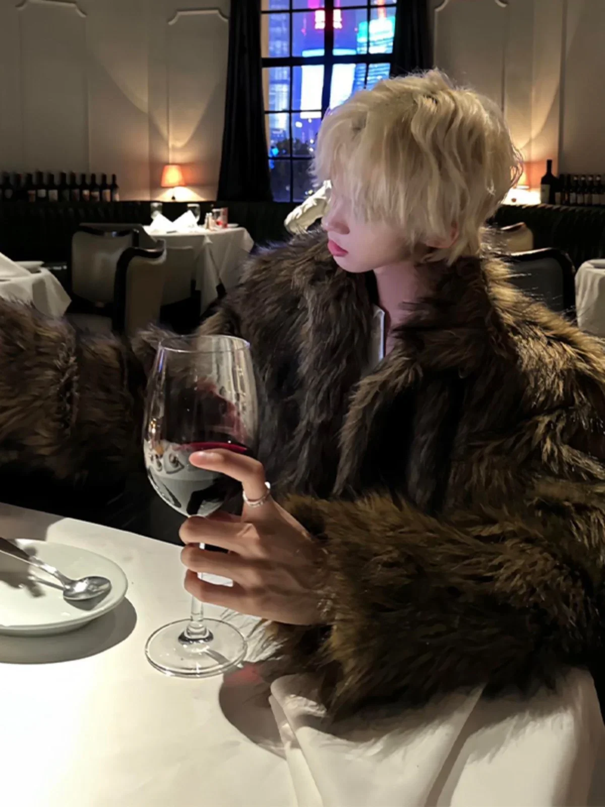 Модные шикарные короткие меховые куртки мужские новинка зимы 2024 искусственный