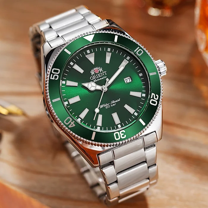 

2012 New fashion business luxury brand top green dial leisure sports steel band double lion quartz watch with calendar