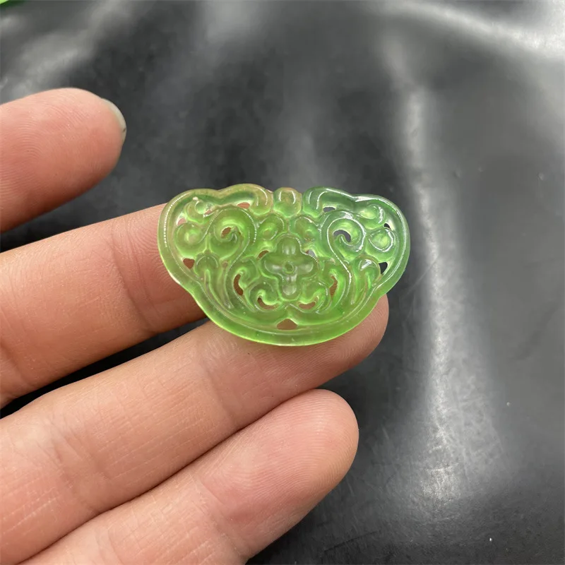 Подвеска в виде ледяного яблока зеленая фотография подвеска с замком полый