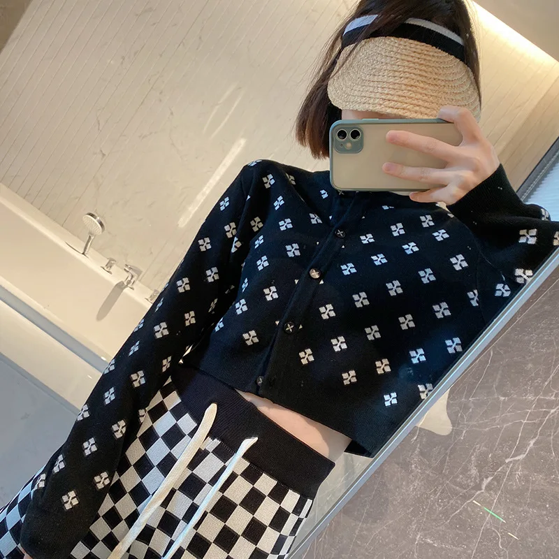 

High Quality Korean Style Spring Cro Cross Jacquard Elastic Black and White Knitted Fashion Casual Short Sleeve Cardigan Coat