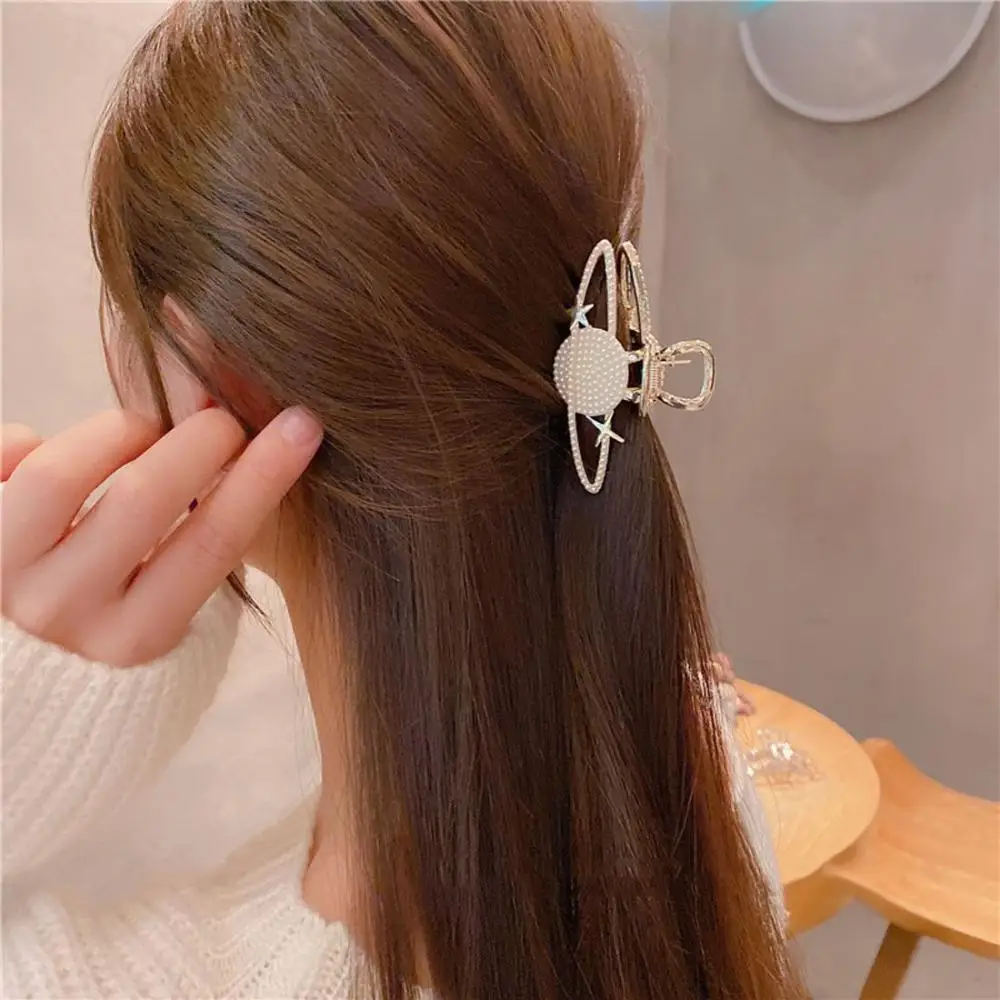 

Fashion Boutique Glitter Planet Pearl Hair Claw Lady Elegant Rhino Hair Claw Sweet Decorative Crab Hair Accessories Wholesale