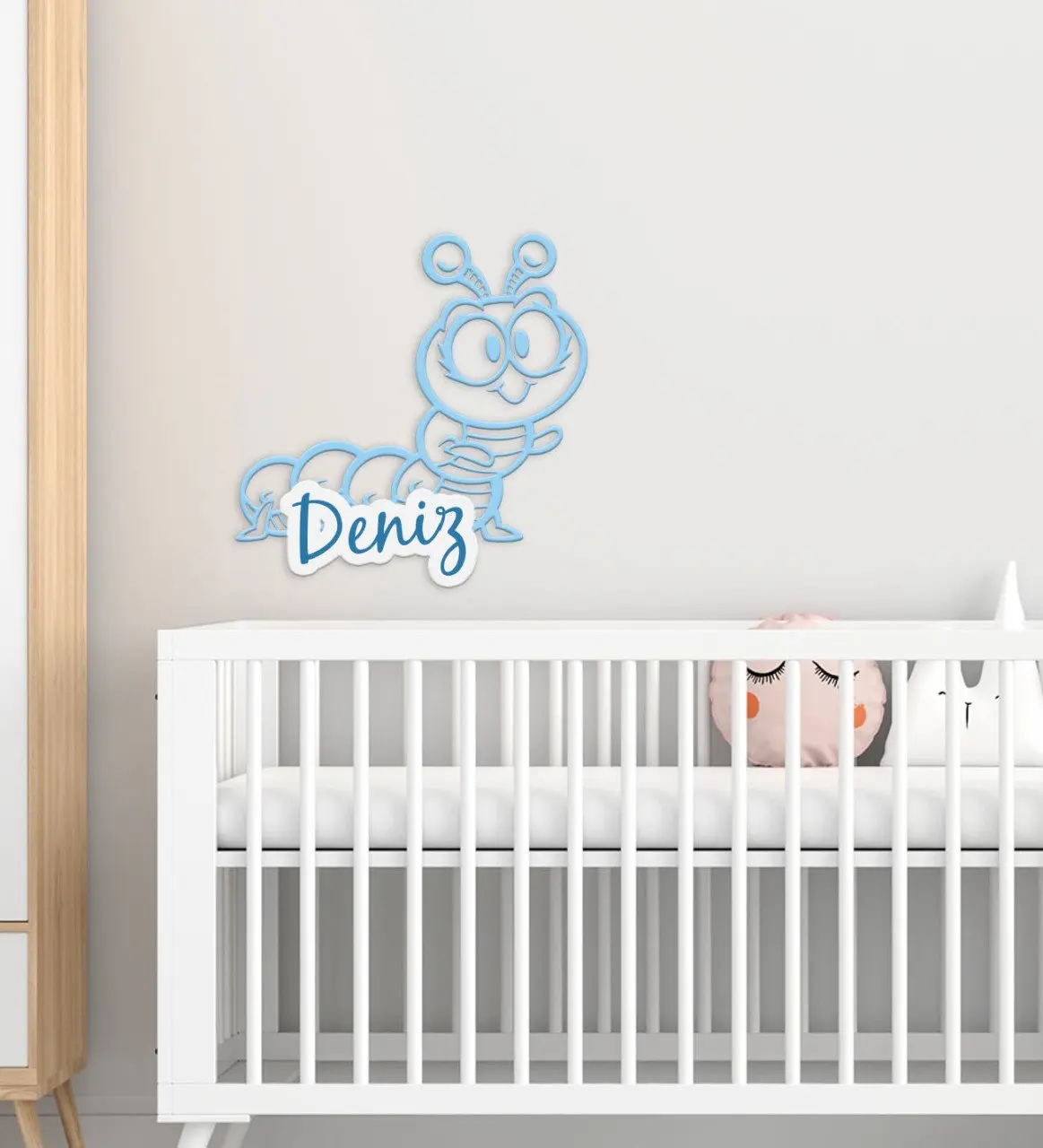 

Персонализированная деревянная стена для детской комнаты с дизайном гусеницы сус-1