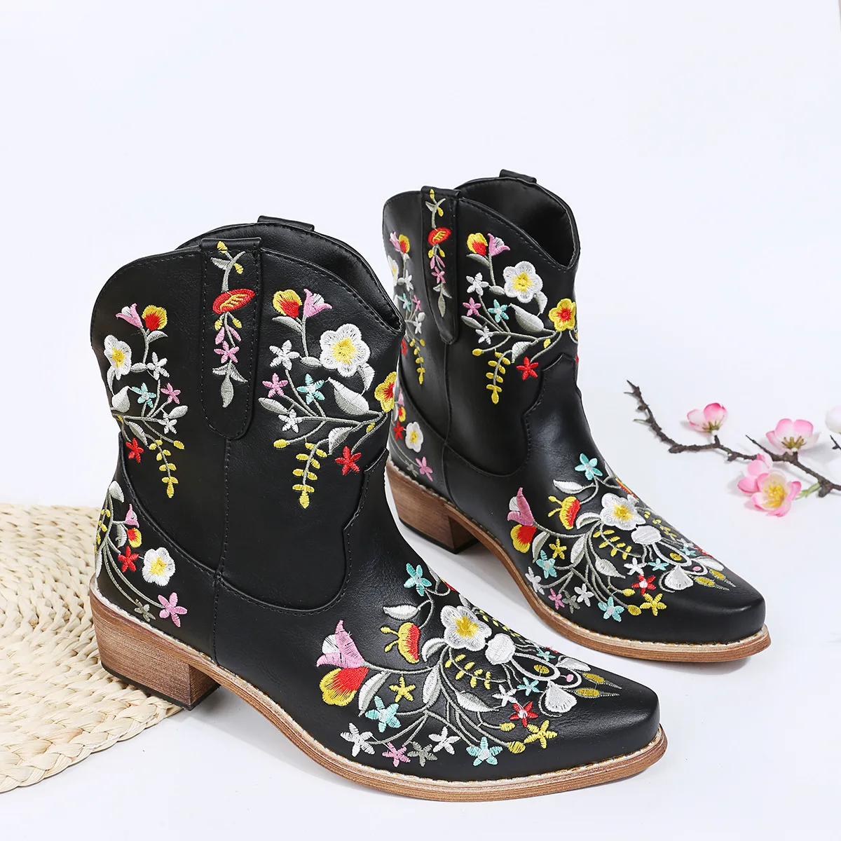 

Foreign Trade 2023 Autumn and Winter Fashion New European American Pointed Embroidery Flower Women's Boots Size 35-43 Hot Sale