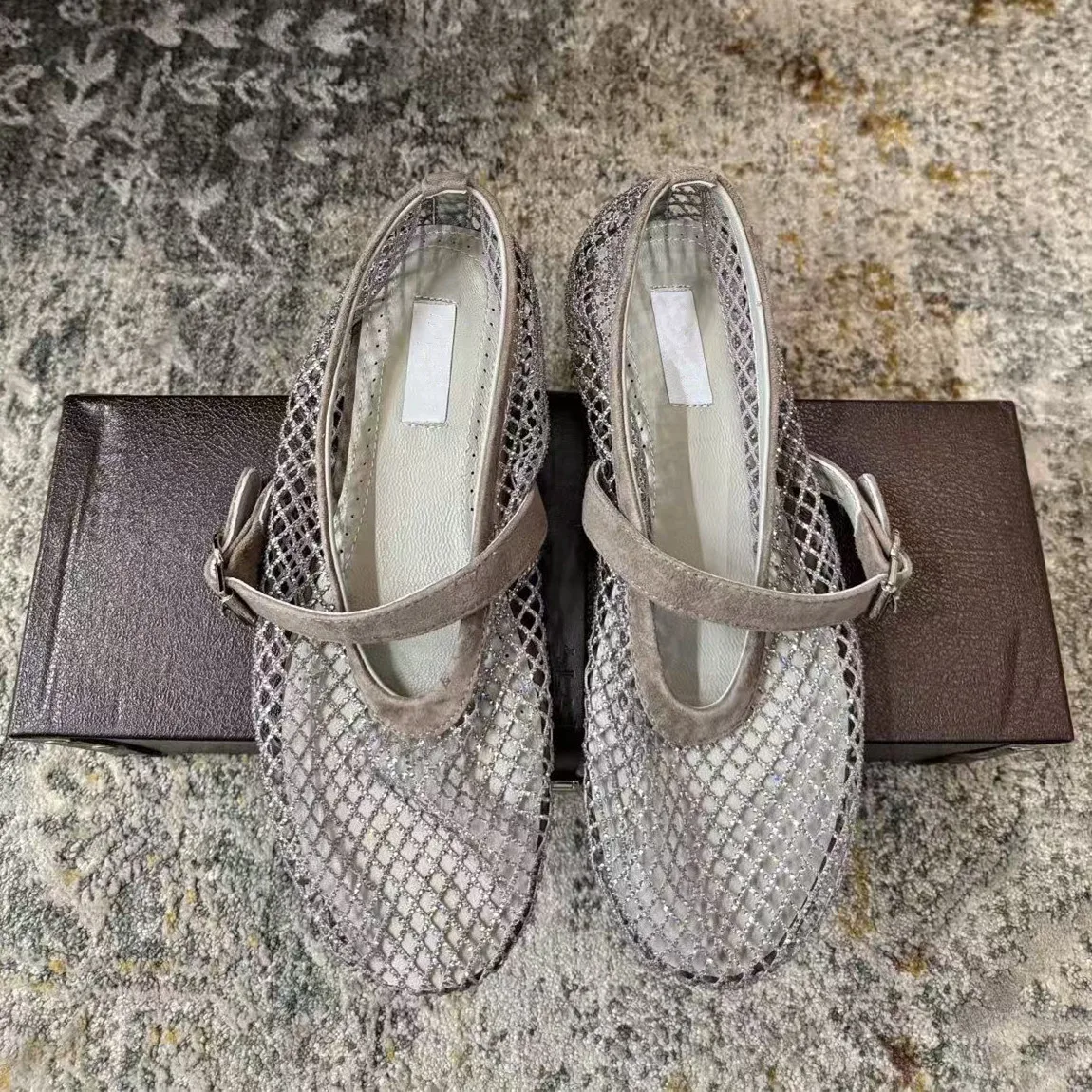 Фото Женские универсальные сандалии Water Diamond Fishing Net 2026 Summer New Cutout Fashion Mary Jane с одной кнопкой и плоской подошвой №2