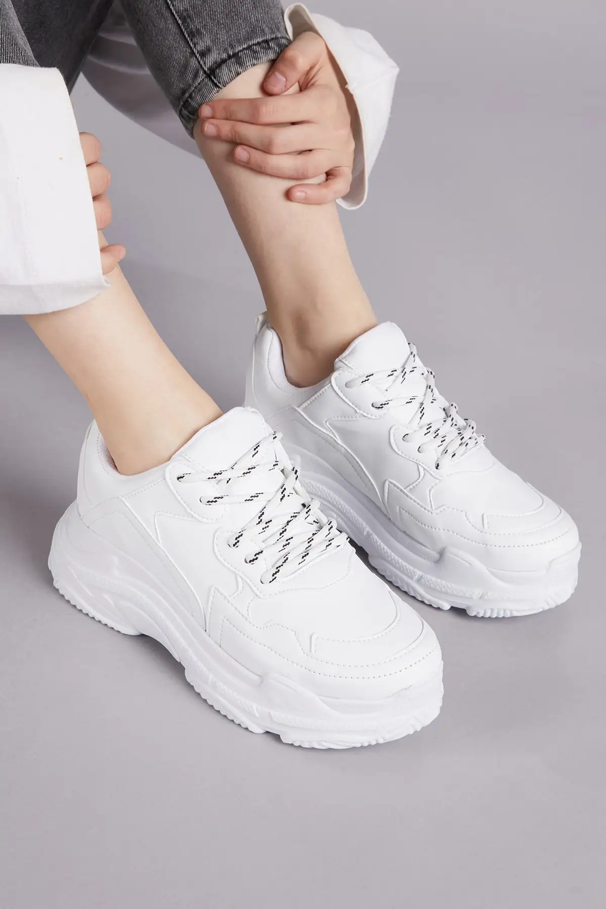 Luxury Sneakers Women's High Quality 2022 Summer Sports Fashion Medium White Novelty Casual Woman Loafers Female Heel Lolita