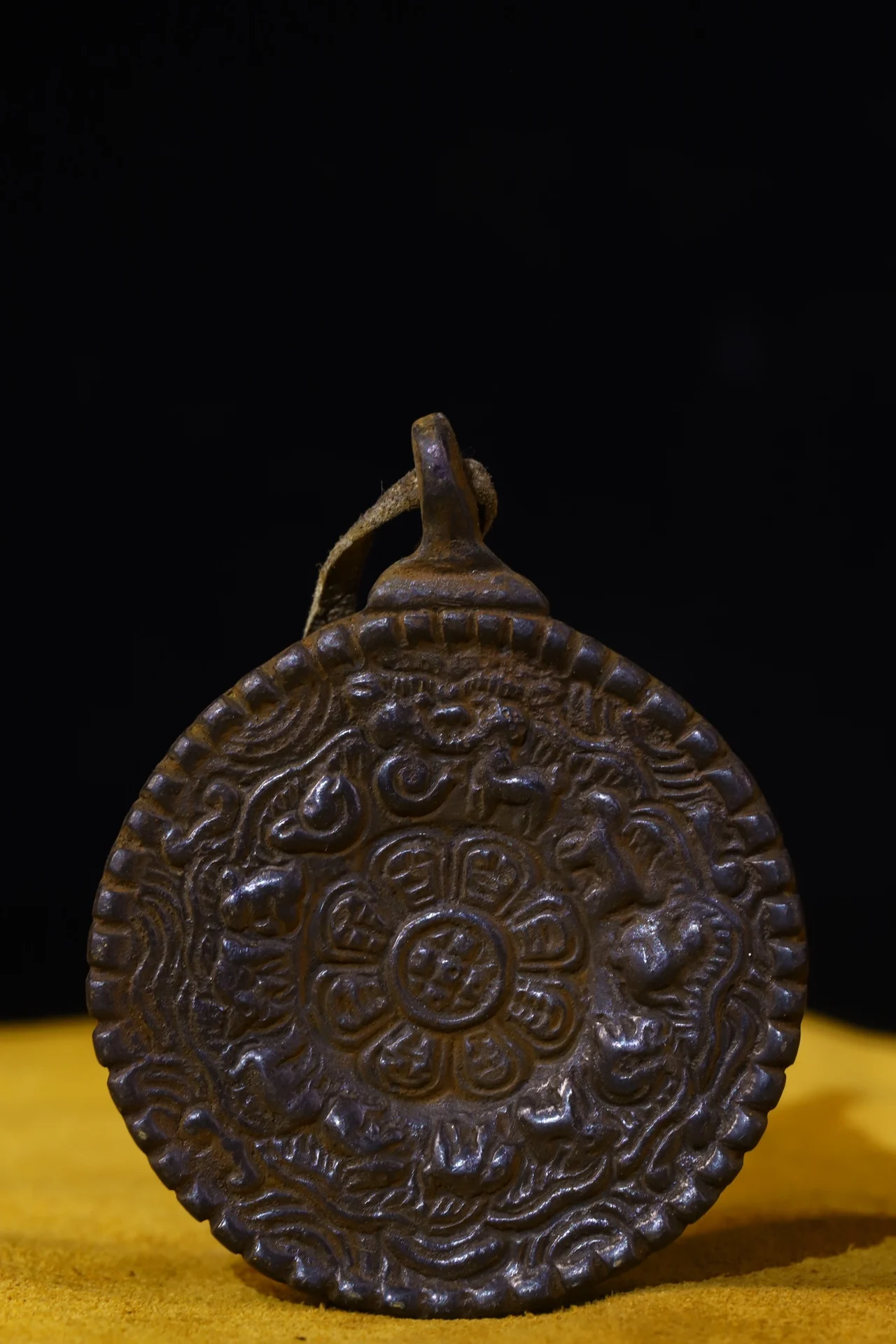 

CHina Elaboration Old Tibet Bronze Hand Made Chiseling Buddha Brand Metal Crafts Home Decorate#18
