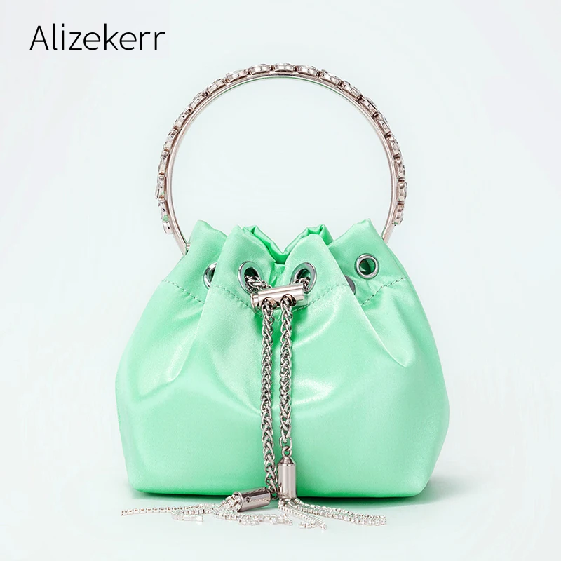 Женская атласная сумка-ведро с металлическим кольцом и кисточкой