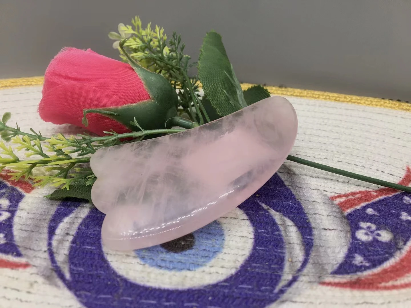 

Natural Rose Jade Roller Face Massage Gua Sha Board Crystal Stone Jade Massager Body Facial Eye Scraping Acupuncture Face Lift