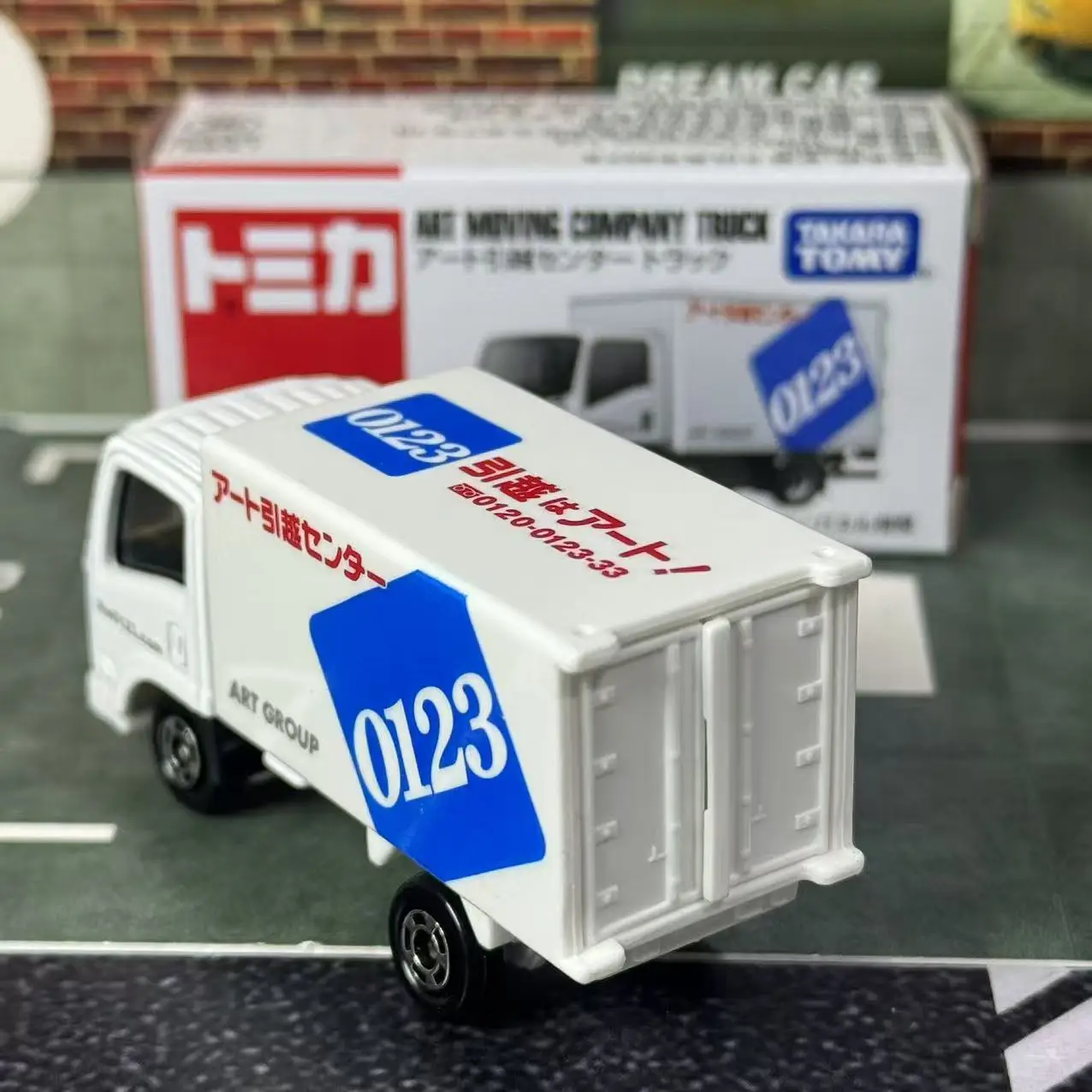 Фото Модель грузовика Tomica Regular Series No.57 Art Moving Center Truck от Takara Tomy, литая под давлением, подарок для детей №4