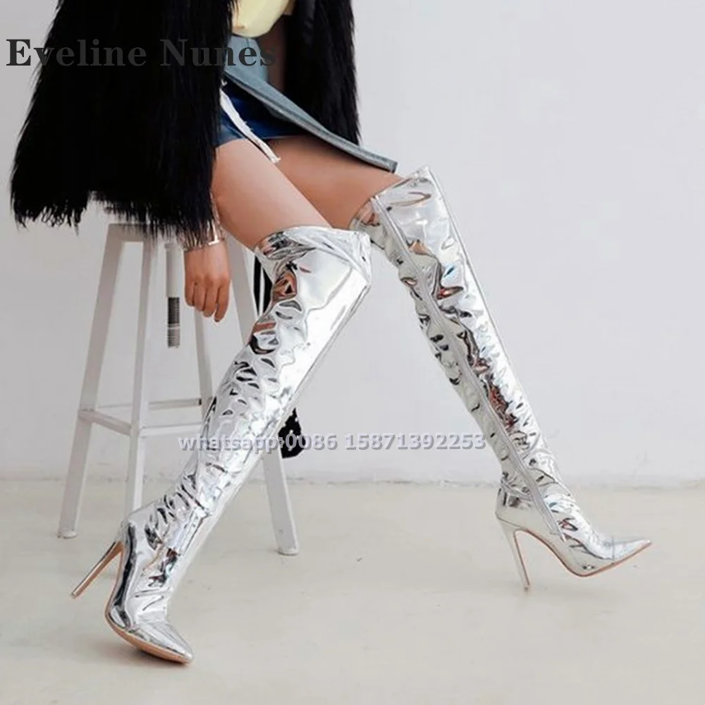 Серебристые блестящие сапоги выше колена с острым носком на шпильке однотонные