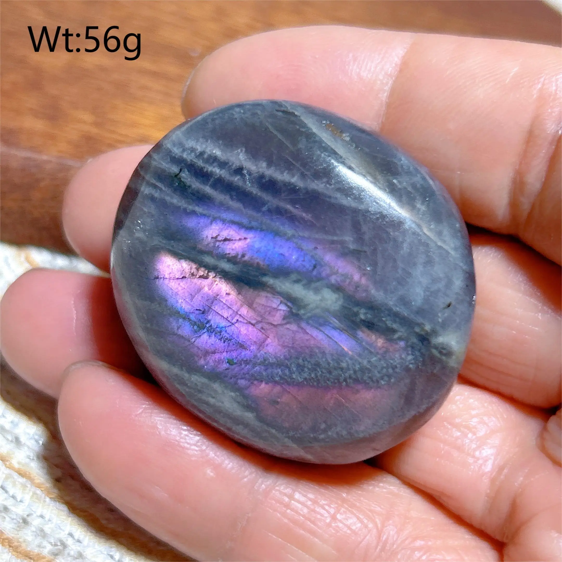 Фиолетовый лабрадорит, камень для дома