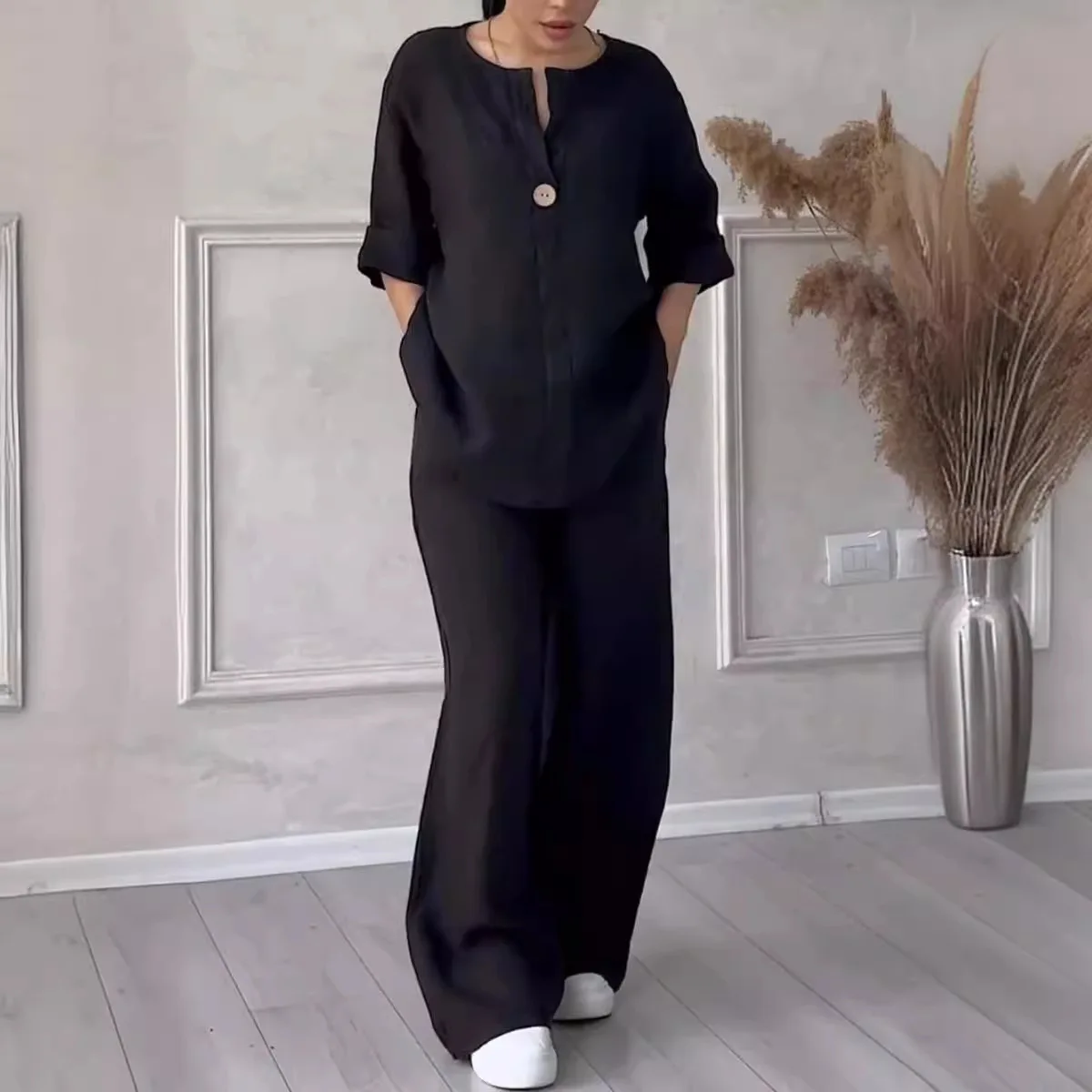 Рубашка из хлопка и льна с V-образным вырезом длинным рукавом