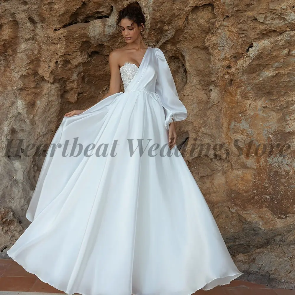 

2023 Simple One Shoulder Wedding Dress with A-Line Court Train Backless and Pearls Beads Sequins for Brides Robe De Mariee