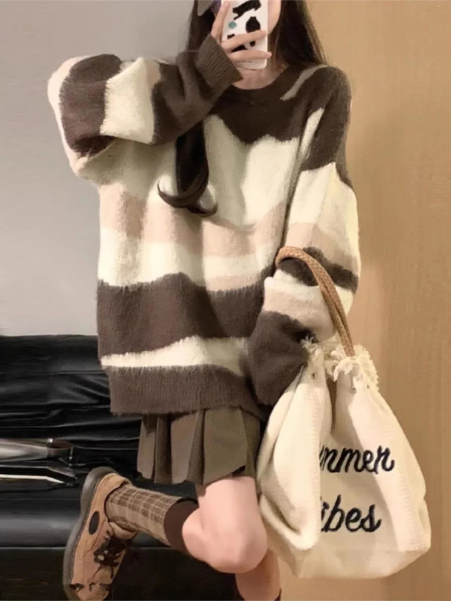 Мягкий клейкий вязаный свитер в полоску стиле ретро женский свободный 2024