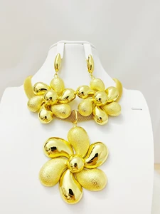 Gold Colour Plated Necklace Earring Set Beautiful Fashion Trend Sweet Romantic Party Wedding