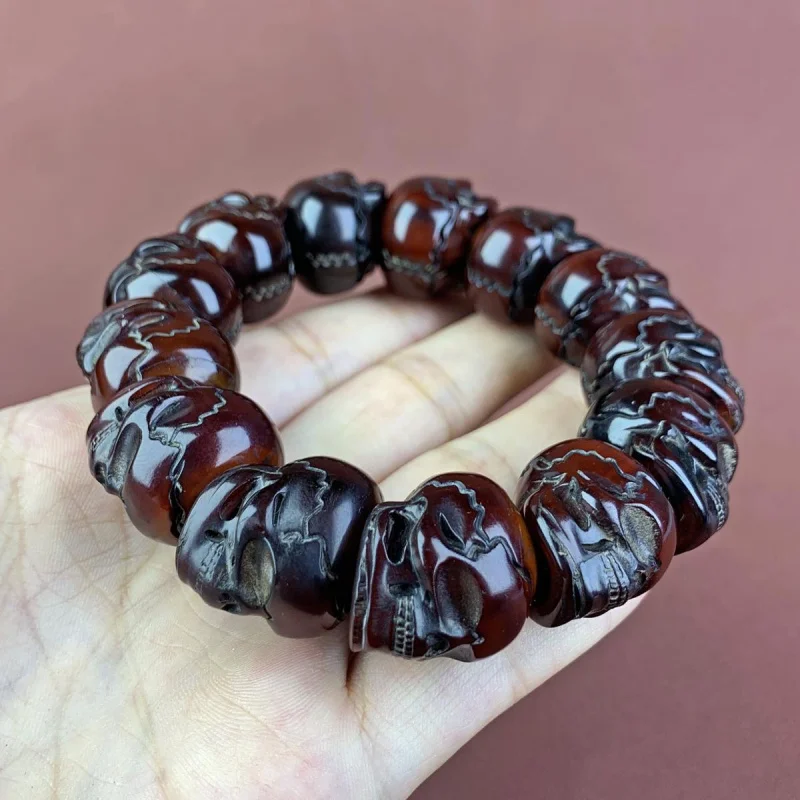 Натуральный тибетский браслет с красным рогом и черепом из бисера мужской от