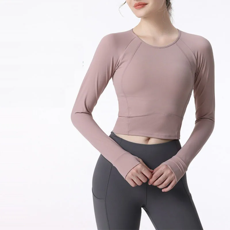

Осенние женские спортивные футболки для йоги с логотипом, встроенный бюстгальтер, удобный тонкий Топ с длинным рукавом для спортзала, одежда для активного отдыха, спортивная одежда для фитнеса