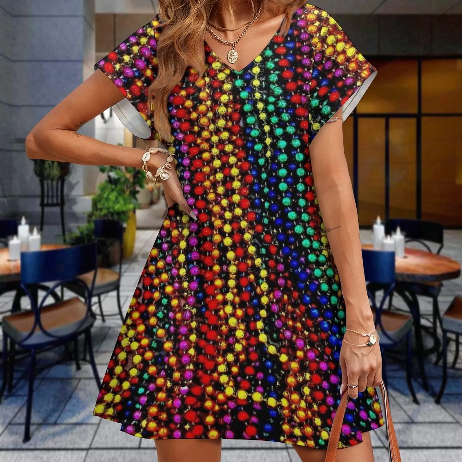 

Женское платье с коротким рукавом и V-образным вырезом