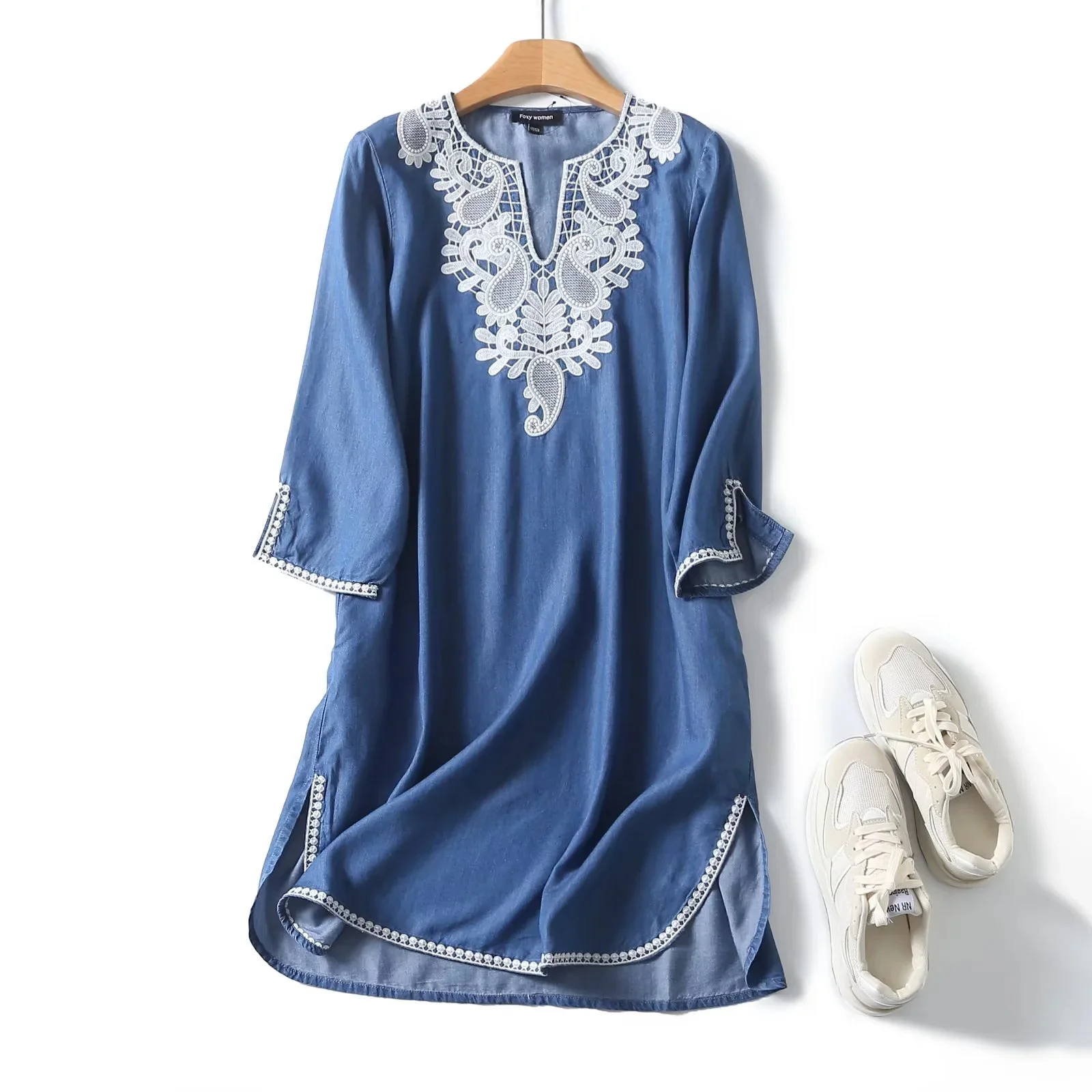 Женское джинсовое платье с v-образным вырезом элегантное винтажное вышивкой лето