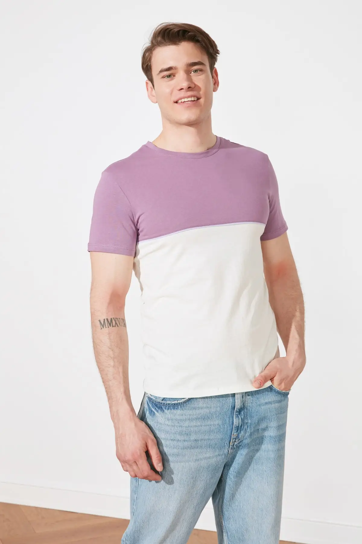 

Trendyol Men 'S Slim Fit Short-Sleeve Color Block T-Shirt TMNSS21TS2406