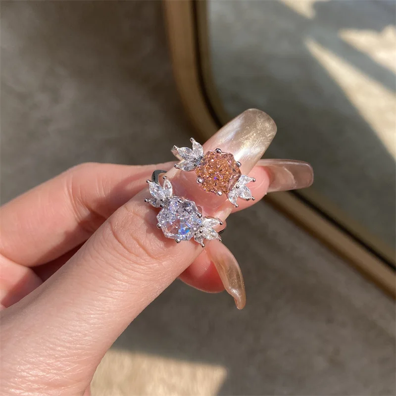 

Кольцо из серебра S925 пробы с цирконом 8A