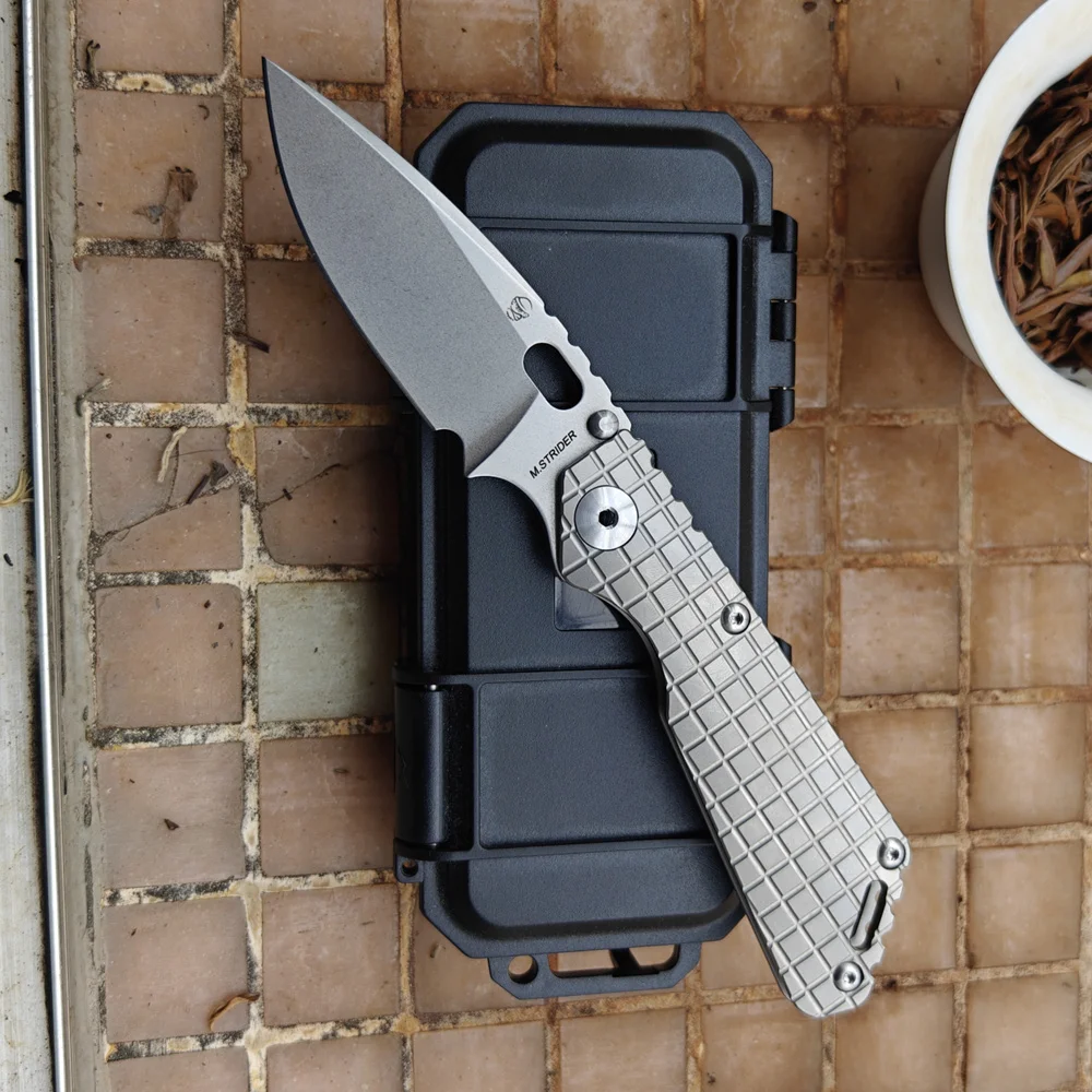 Фото Складной нож JUFULE 2026 Monkey M.Strider SNG с титановой рукоятью, сталью Cryro VG10 и медными шайбами, для кемпинга, охоты, активного отдыха и повседневного ношения (EDC) №2
