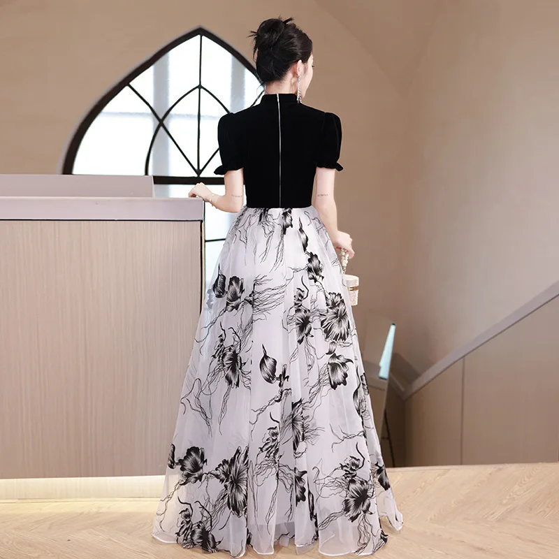 Женское черное длинное бальное платье трапециевидной формы с цветочным принтом