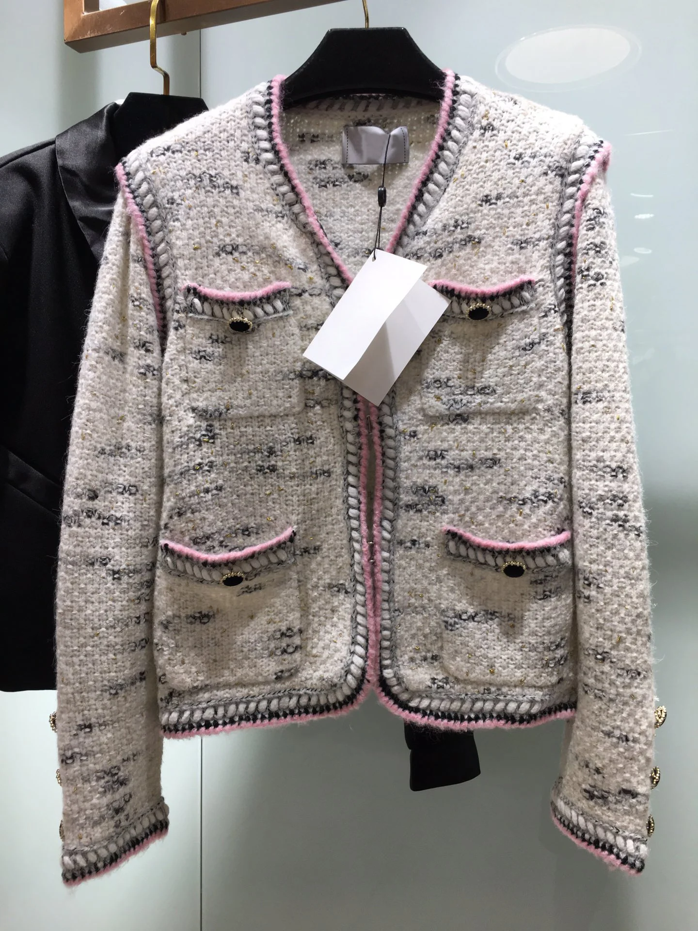 

20232023 early spring new tweed short coat double breasted belt design version of the type slimming the upper body great beauty