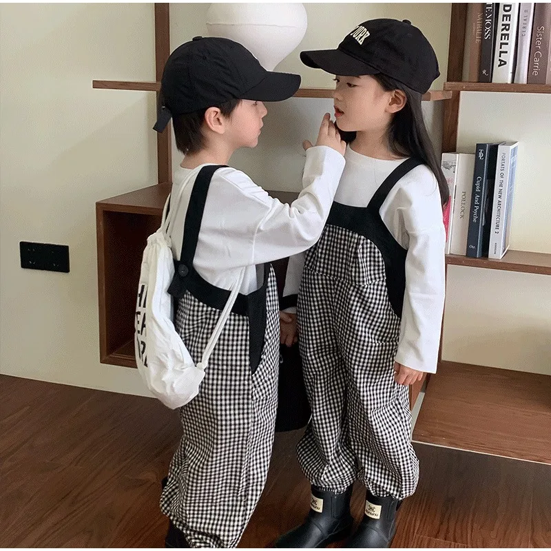 Комбинезон в клетку с подтяжками на весну/осень