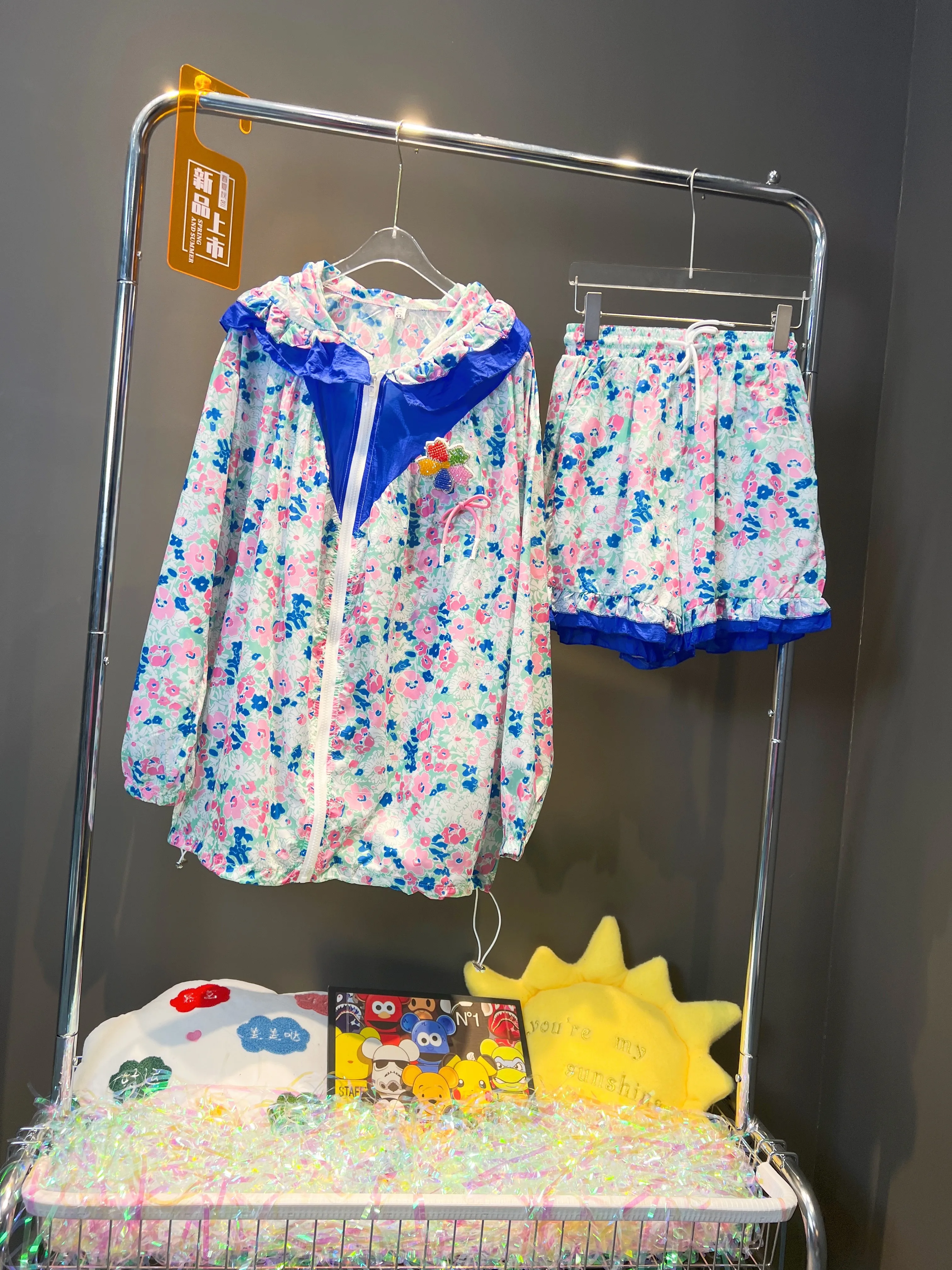 

2022 New Summer Casual Women Two-piece Set Ruffles Printed Hooded Top Zip Sun Shirt + Elastic Waist Loose Wide Leg Shorts Suit