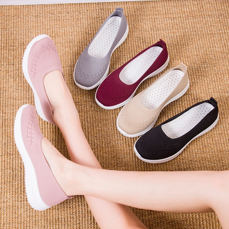 

2022 Summer new old Beijing cloth shoes women's foreign trade flat-bottomed flying shoes women and elderly mother shoes