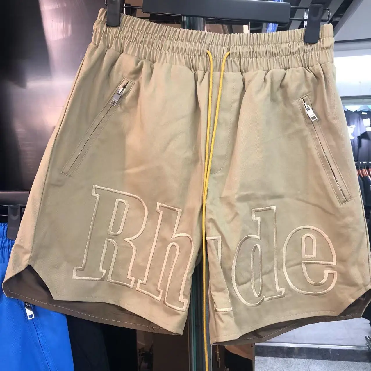 

Шорты-карго цвета хаки с несколькими карманами, бриджи с вышивкой и двухуровневым логотипом, для мужчин и женщин