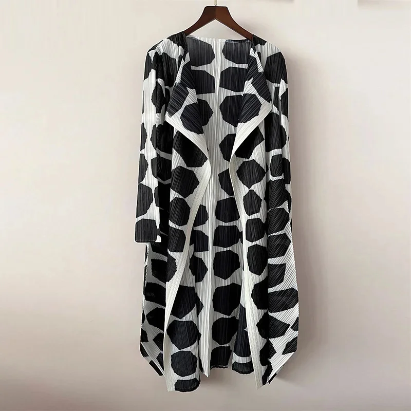 

autumn women's long-sleeved trench coat Miyak fold Large size loose casual black and white printed lapel mid-length Cardigan