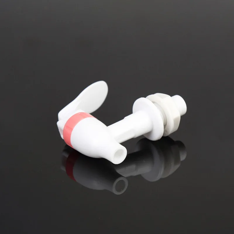 

1 шт., универсальный пластиковый диспенсер для воды, сменный кран для дома, незаменимые детали для питьевых фонтанчиков