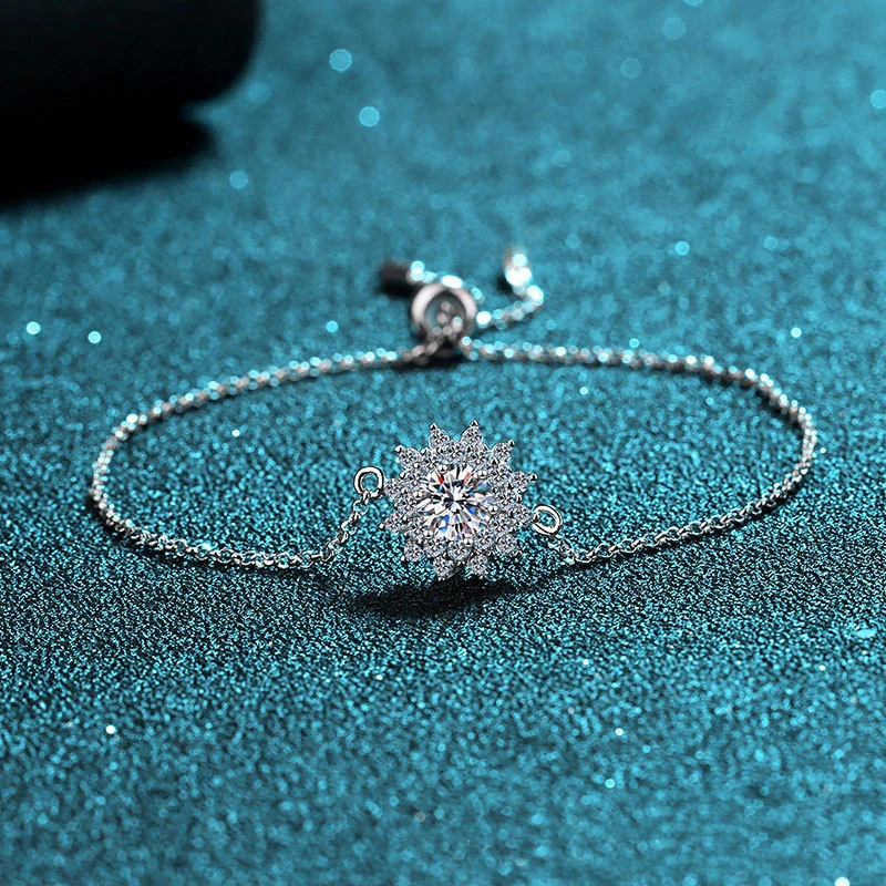 

Женский браслет из серебра 925 пробы, с муассанитом 0,5 карата